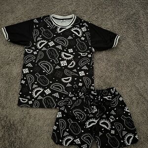 Hawaii's Finest Black & White Paisley Men's set.